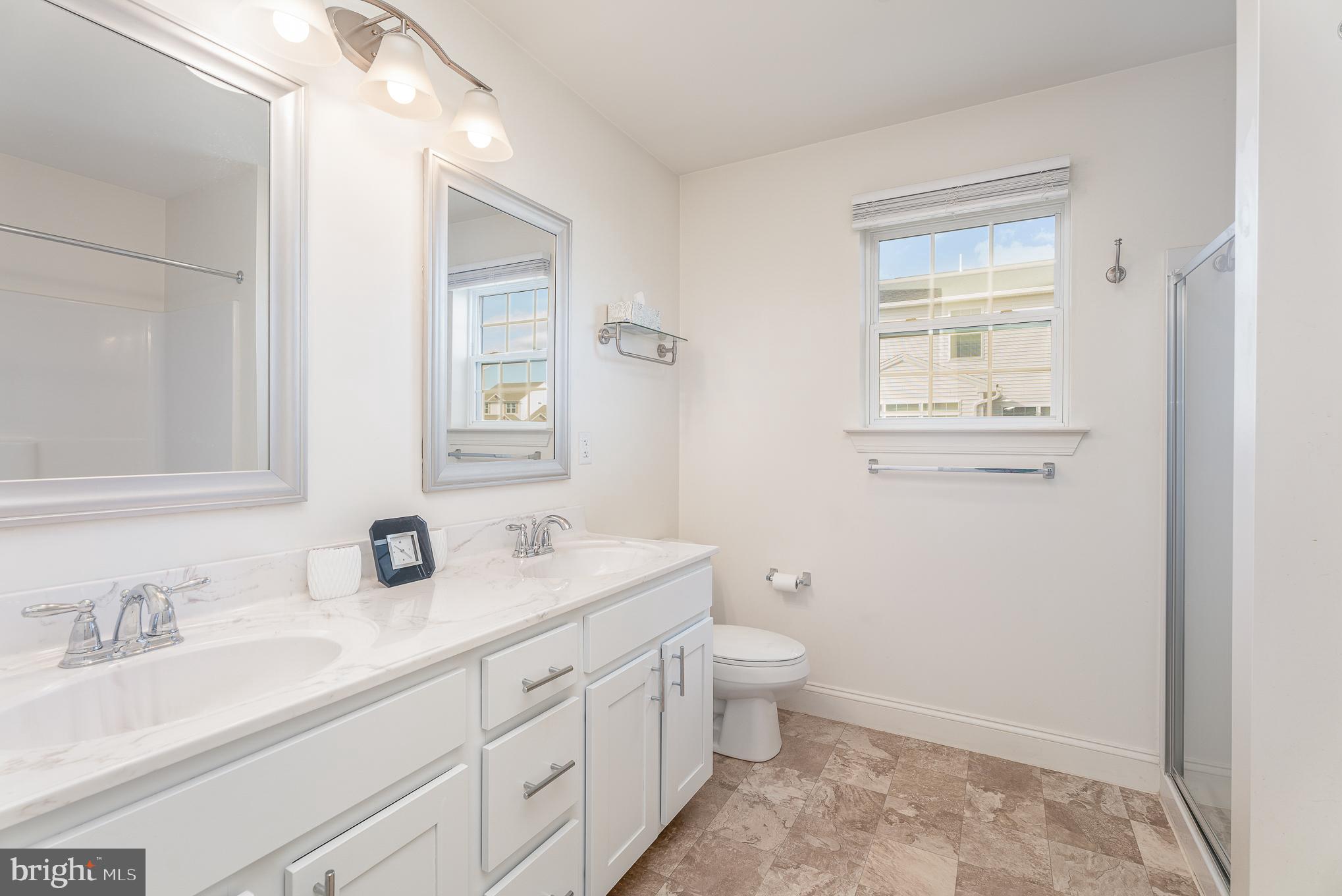 WINDY HEIGHTS, THE NEW - Residential