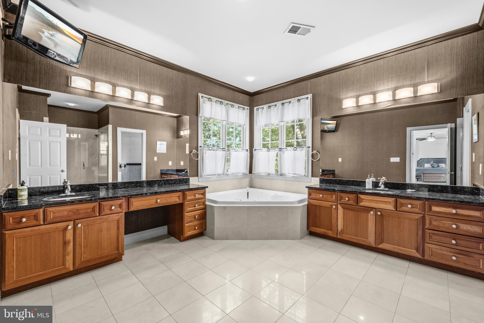 MAPLEWOOD MANOR - Residential