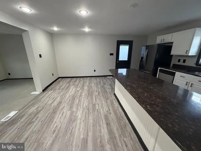 Southampton, New Jersey 08088, United States, 5 Bedrooms Bedrooms, ,2 BathroomsBathrooms,Residential,Active,30360