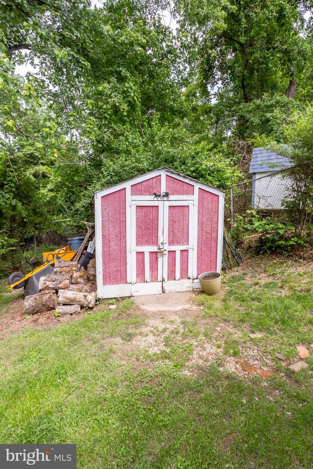 CLINTON ACRES - Residential