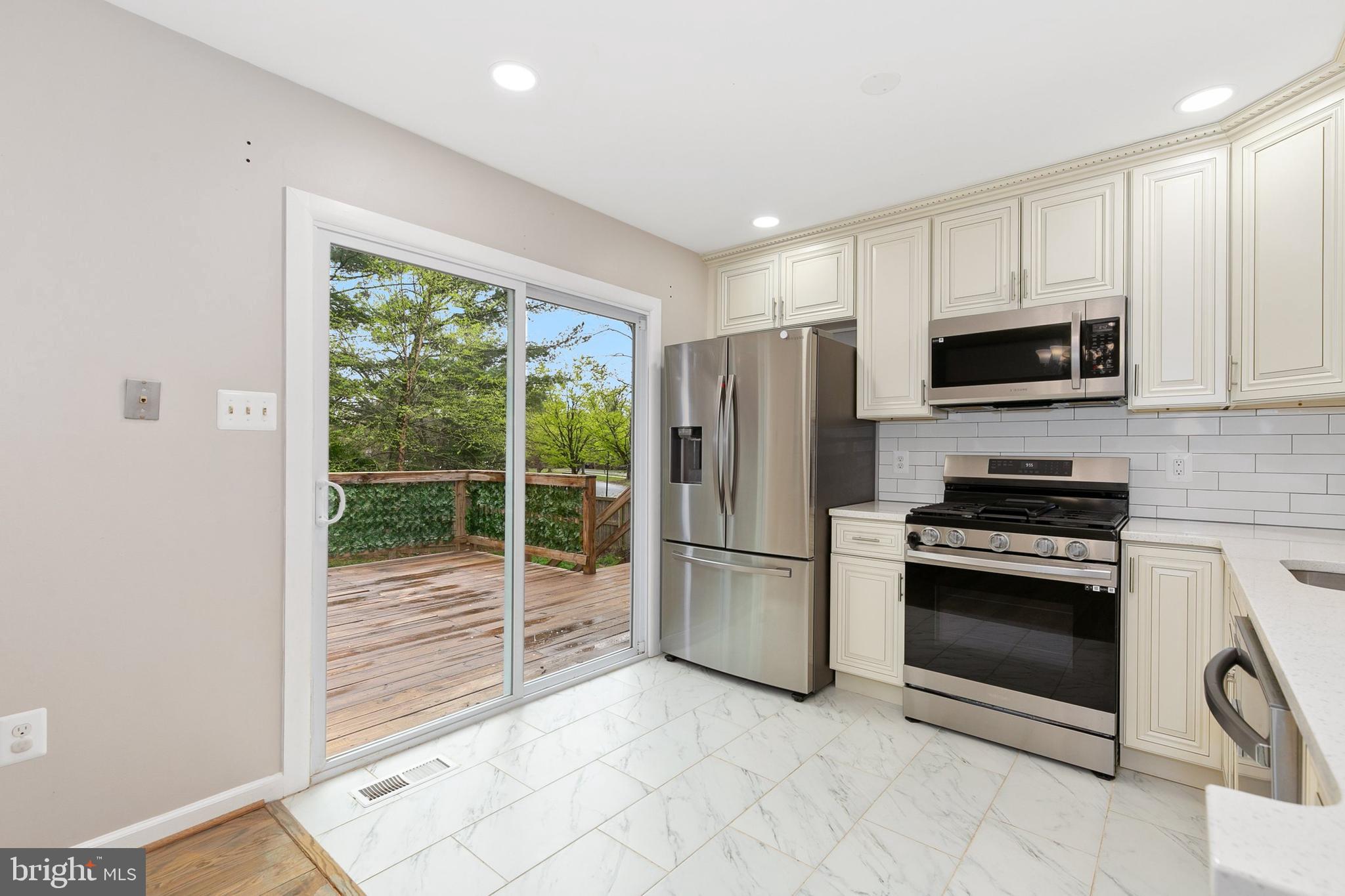 FLOWER HILL - Residential