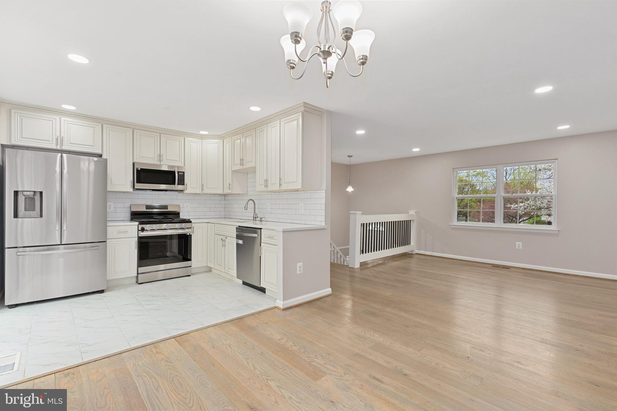 FLOWER HILL - Residential