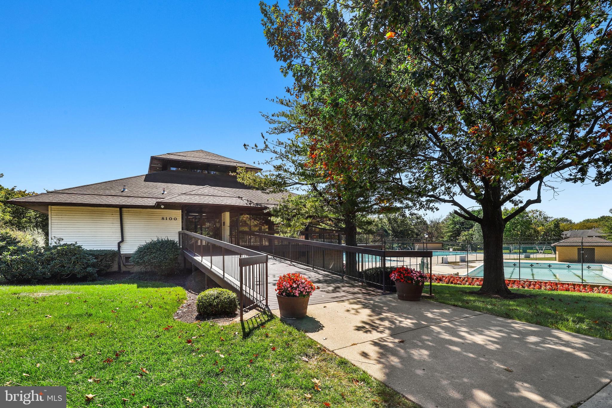 FLOWER HILL - Residential