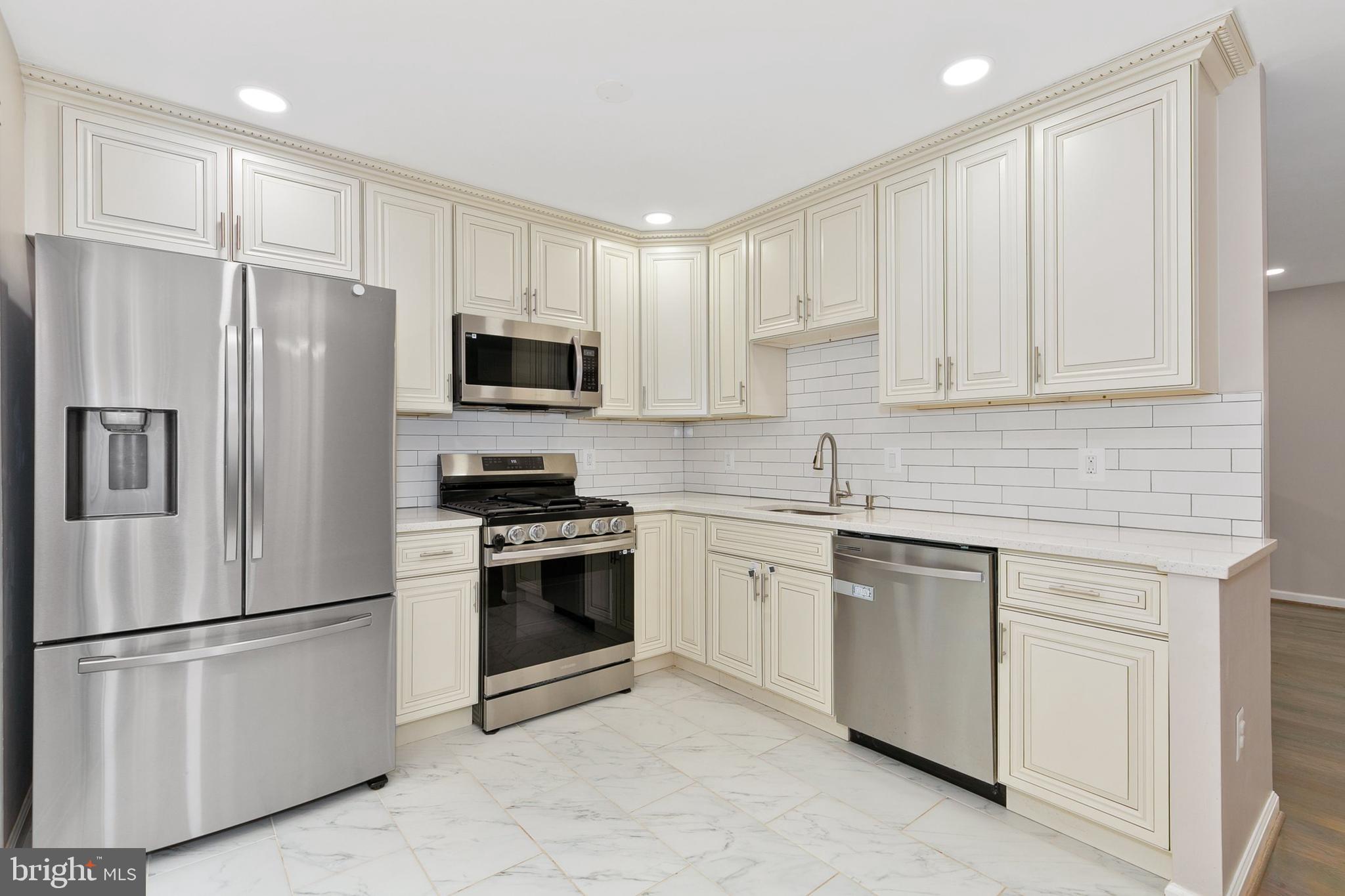 FLOWER HILL - Residential