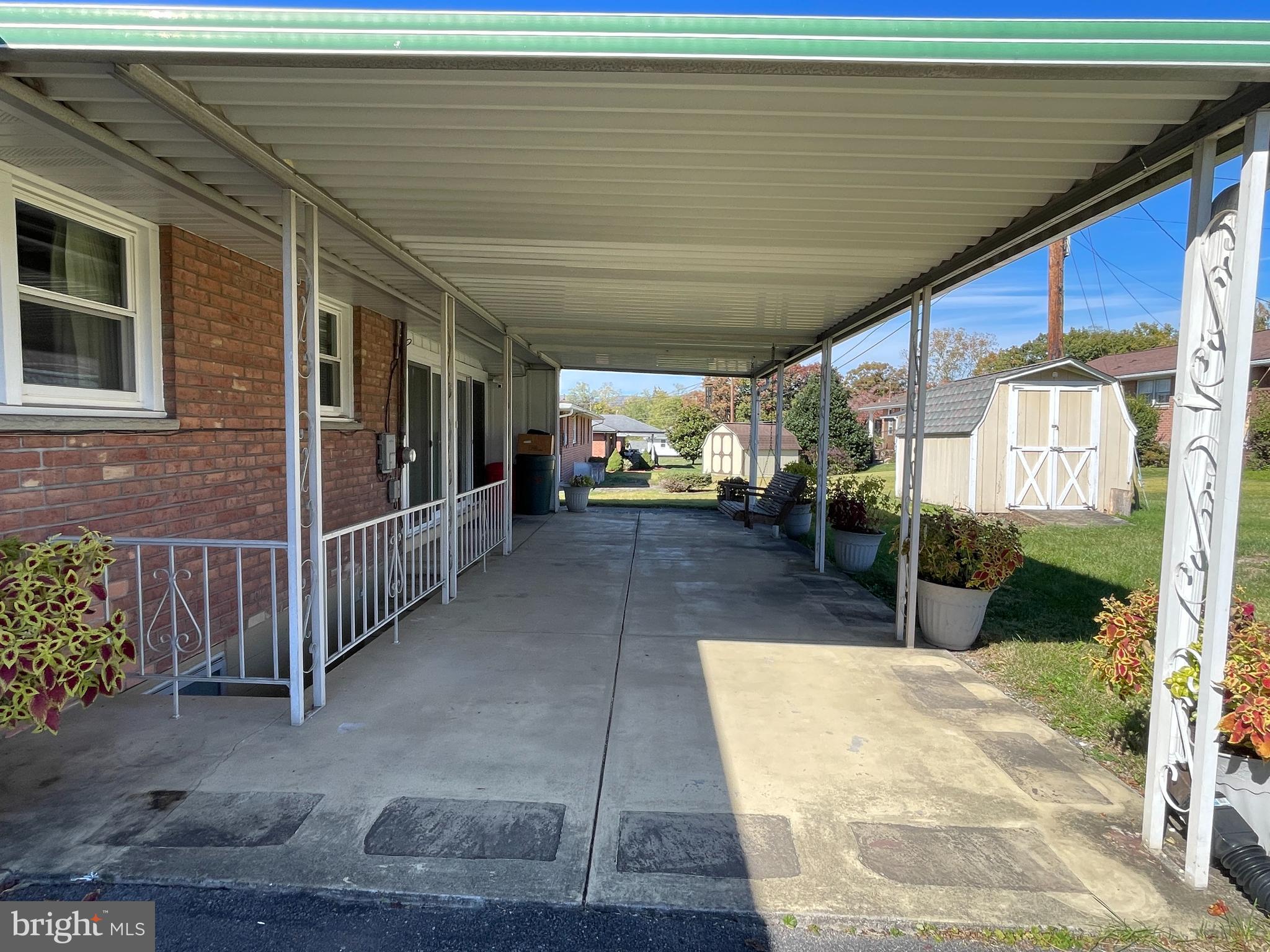 WHITE OAKS - Residential