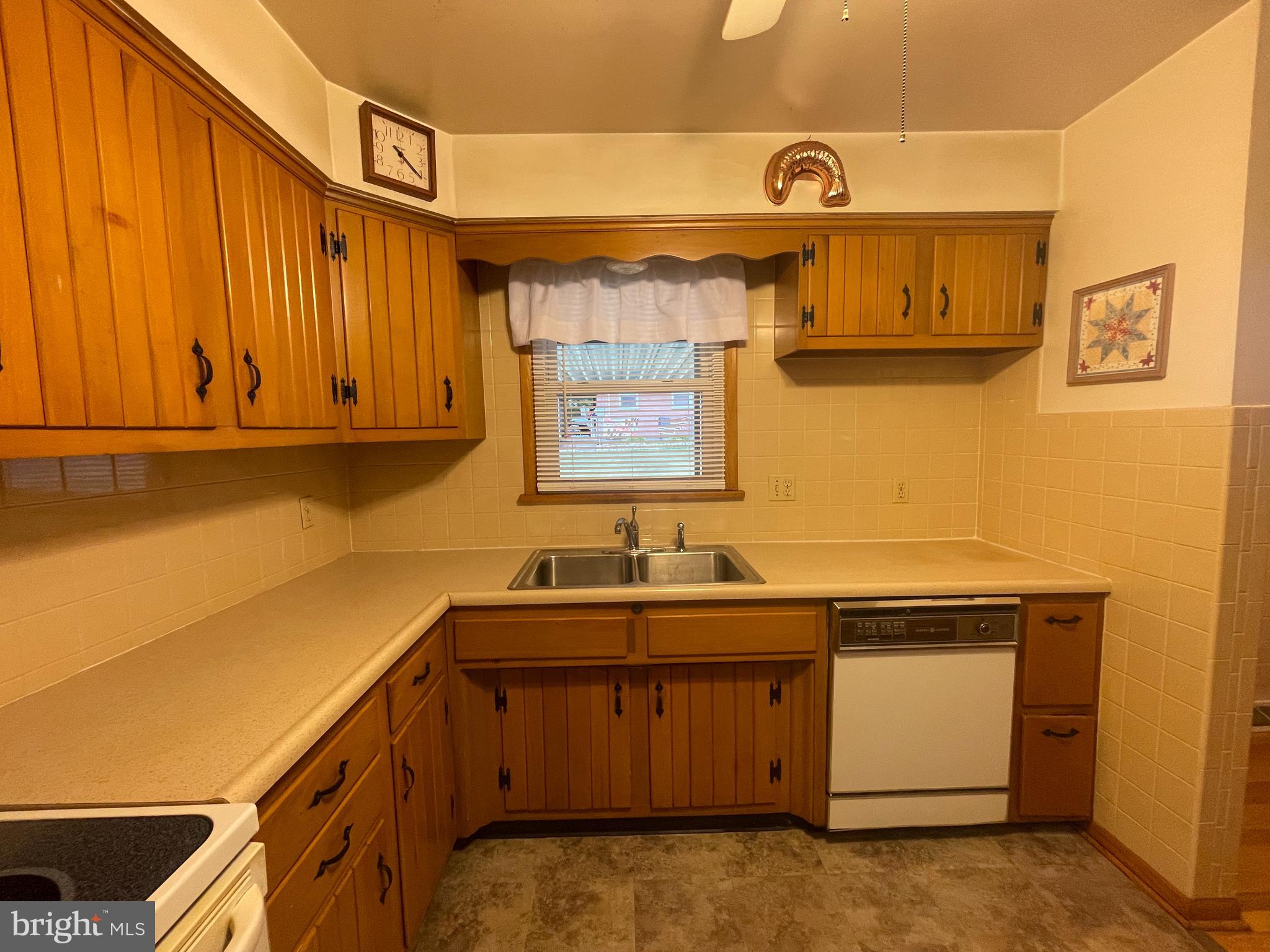 WHITE OAKS - Residential