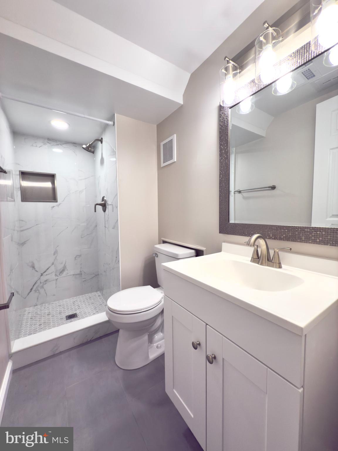 COUNTRY CLUB MANOR - Residential Lease