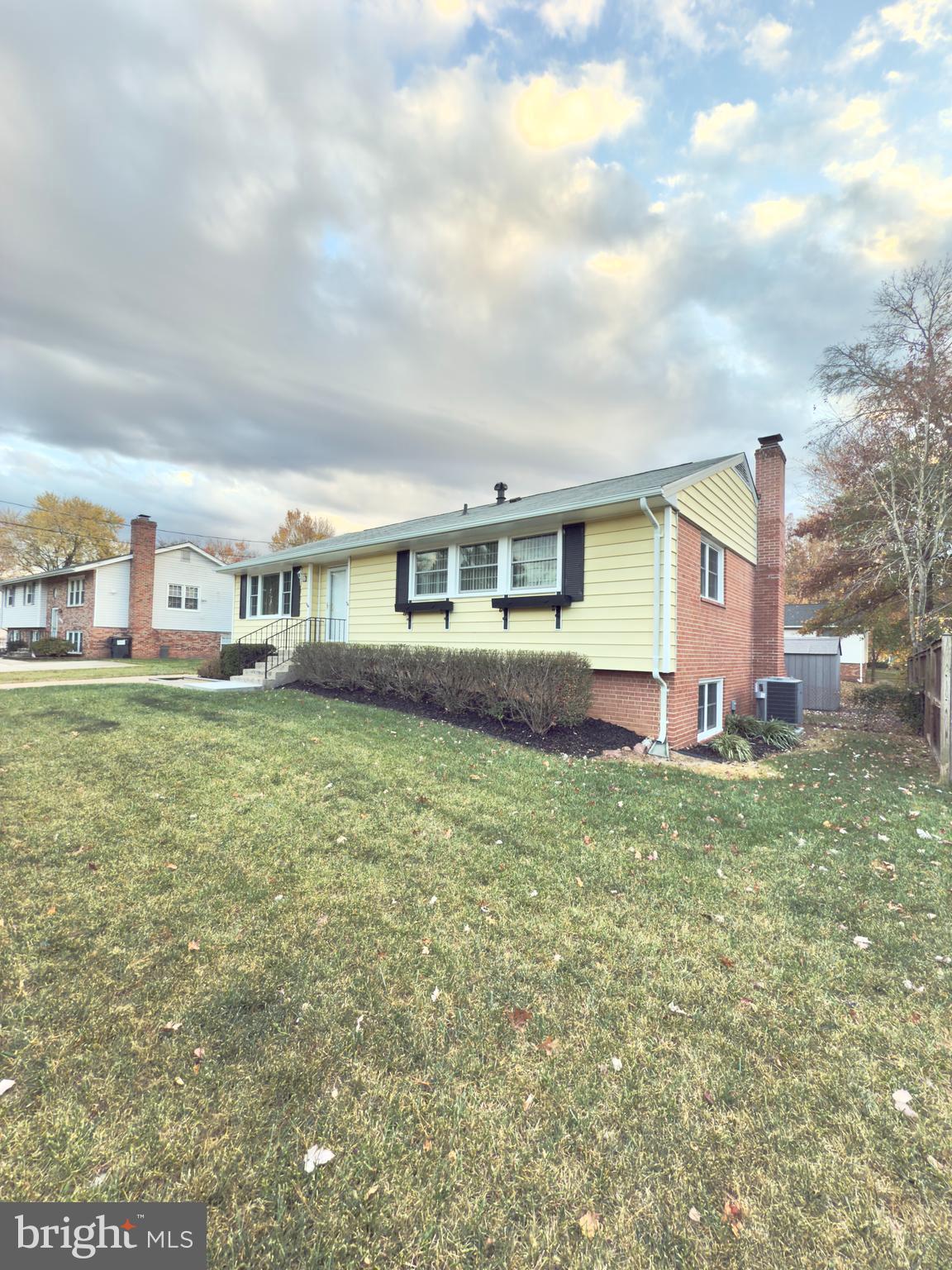 COUNTRY CLUB MANOR - Residential Lease