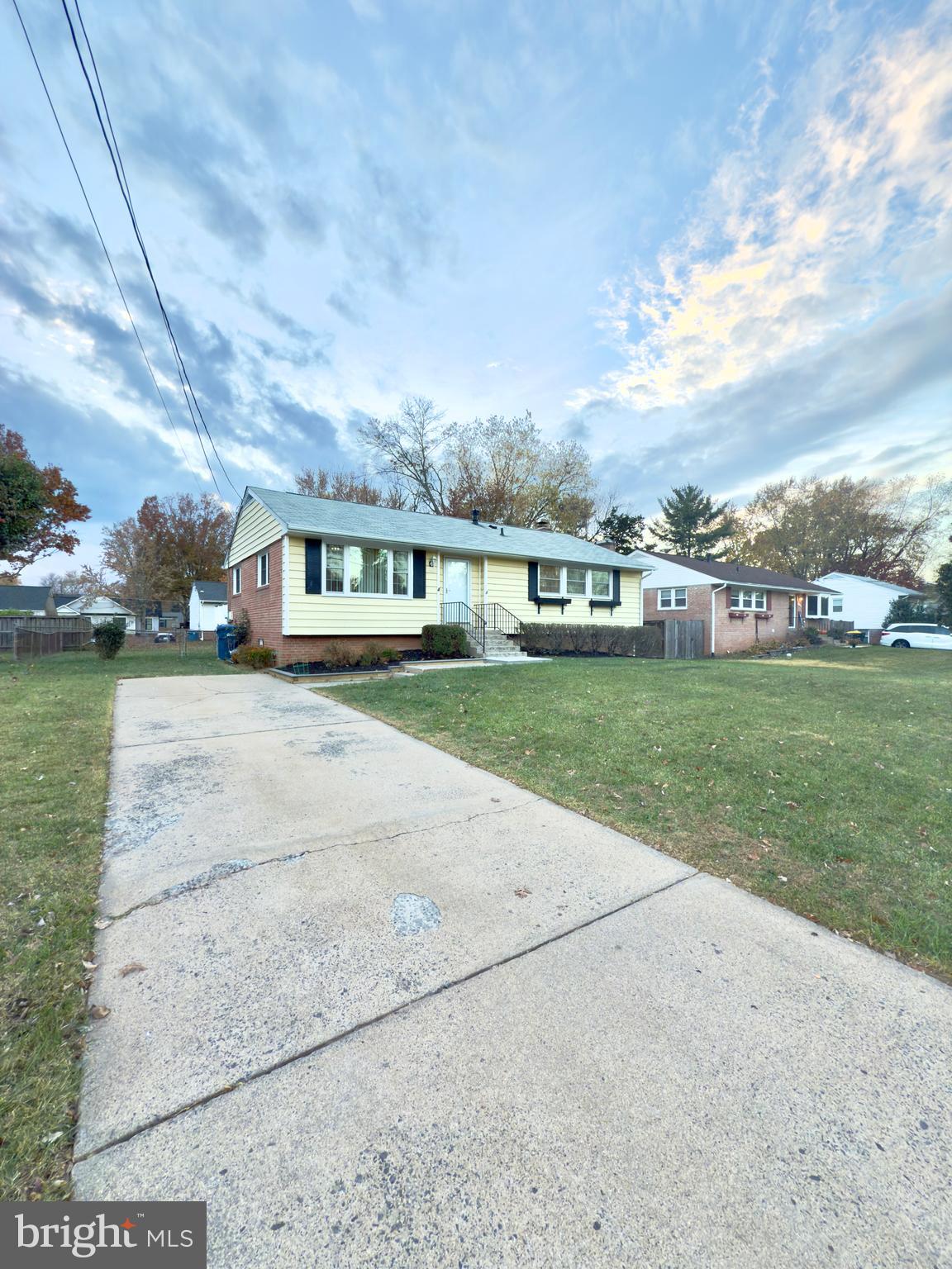 COUNTRY CLUB MANOR - Residential Lease