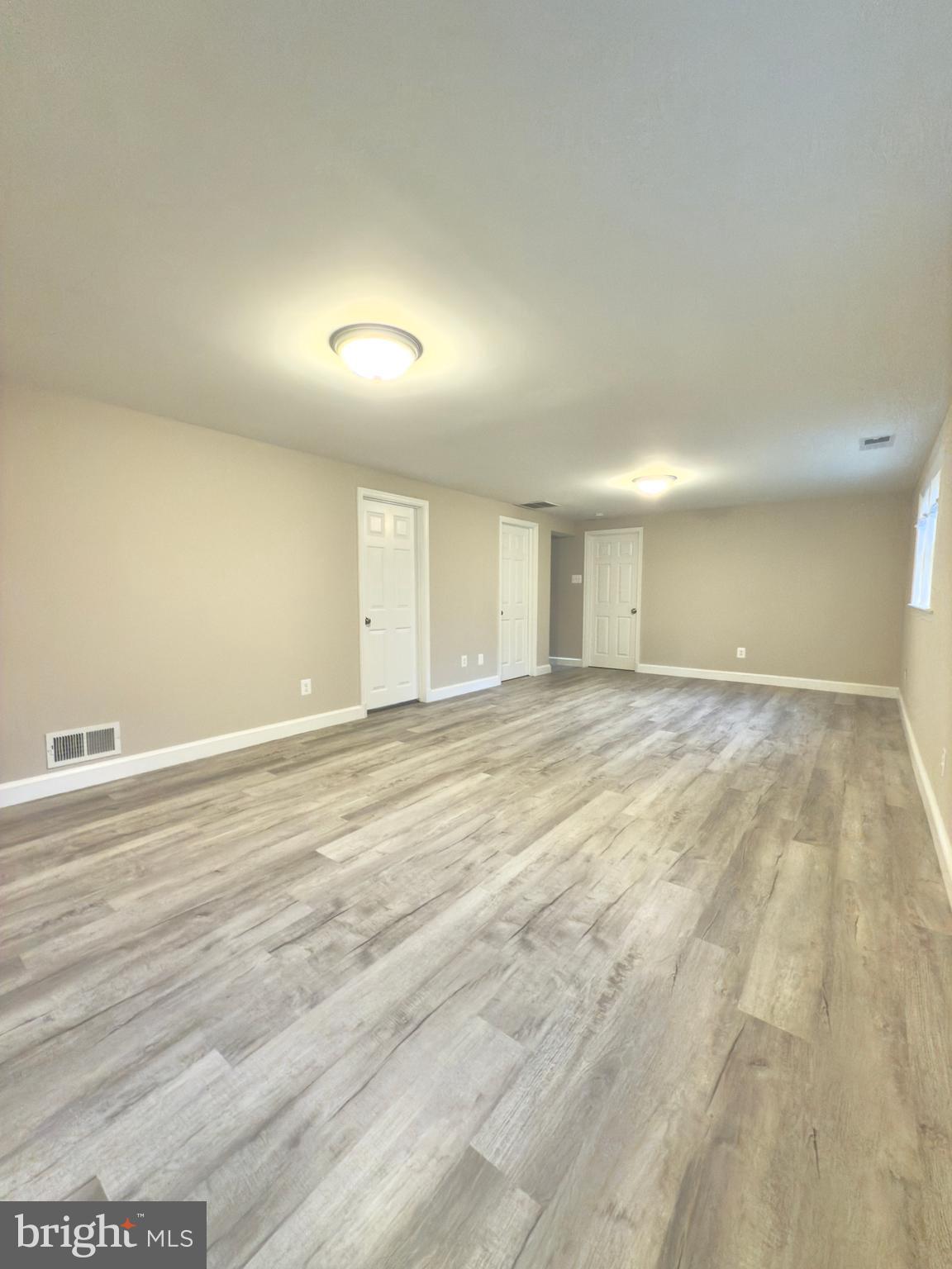 COUNTRY CLUB MANOR - Residential Lease