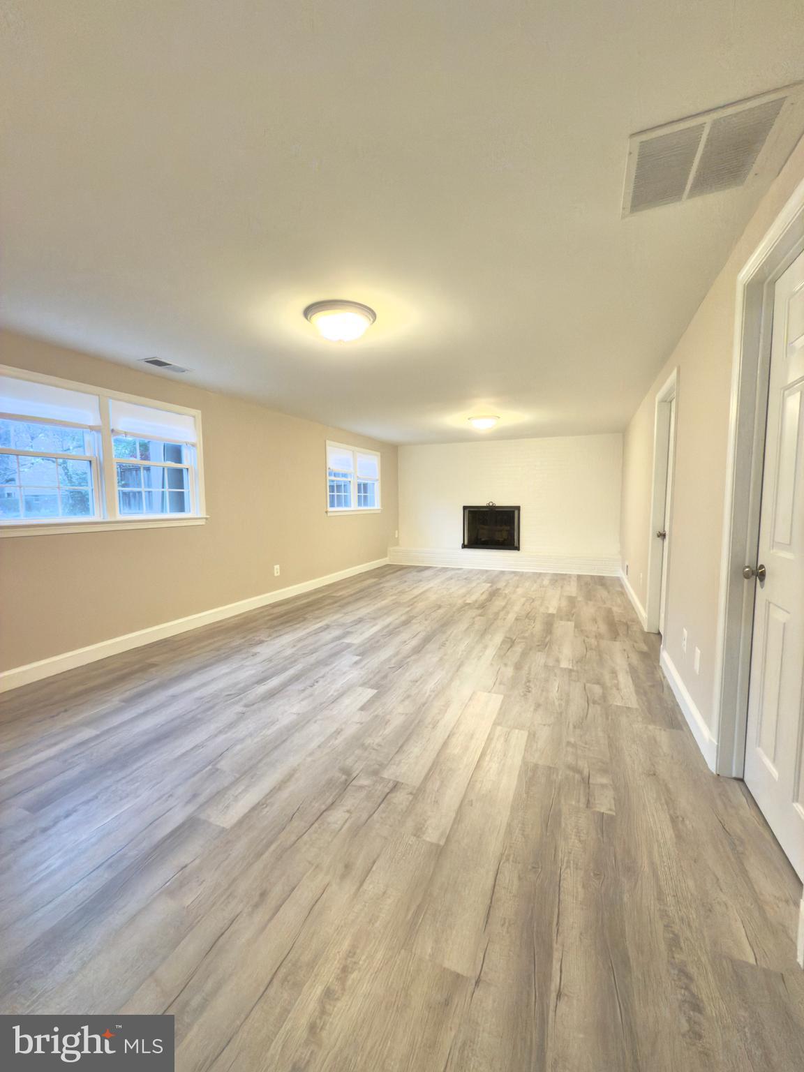 COUNTRY CLUB MANOR - Residential Lease