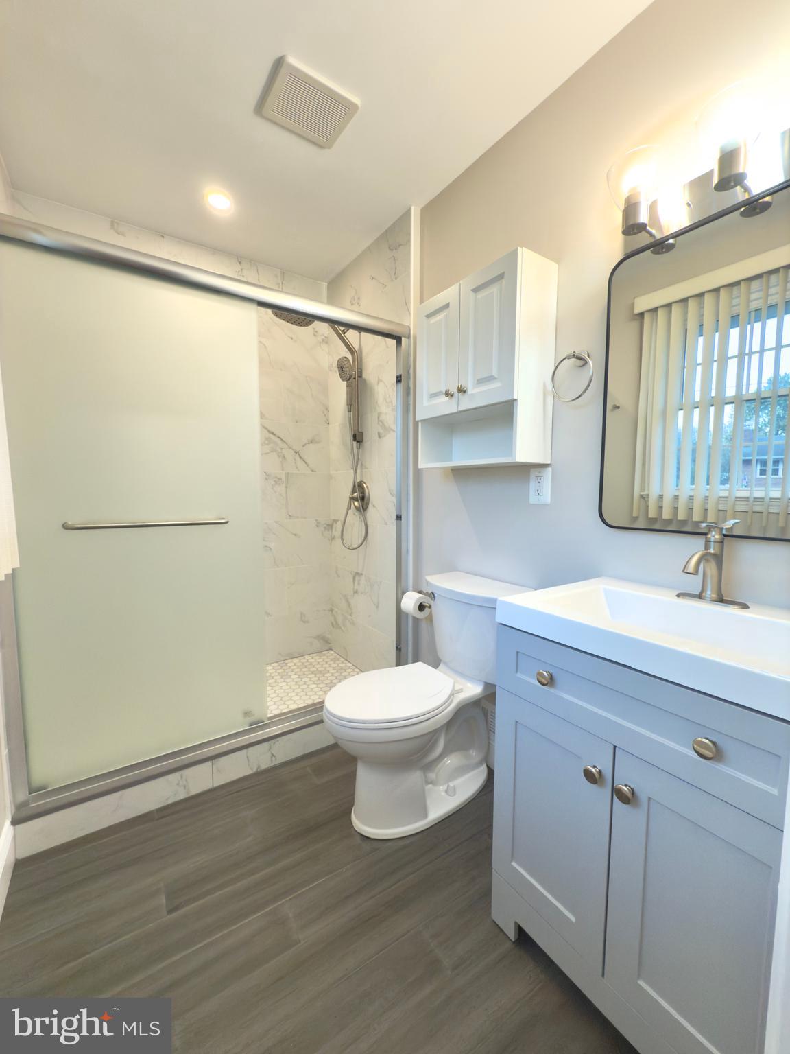 COUNTRY CLUB MANOR - Residential Lease