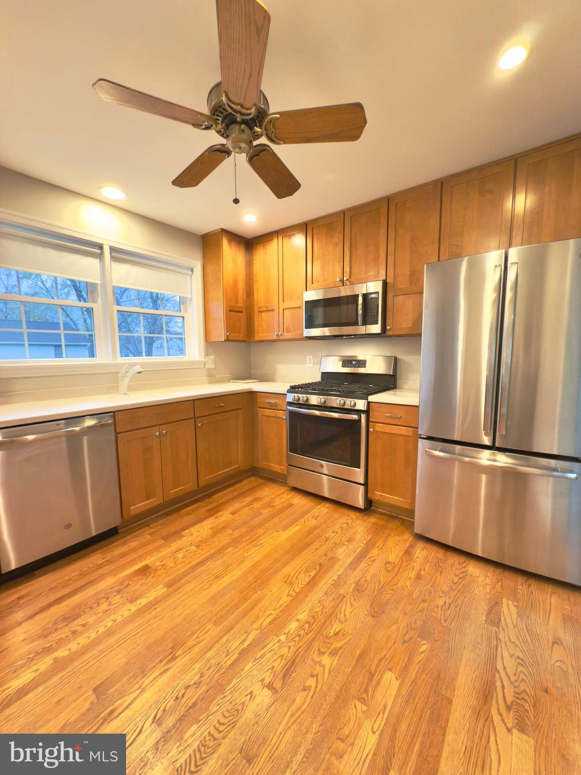 COUNTRY CLUB MANOR - Residential Lease