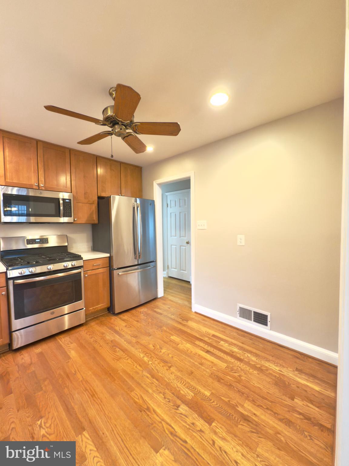 COUNTRY CLUB MANOR - Residential Lease