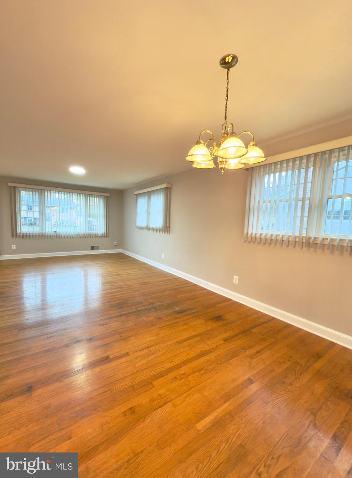 COUNTRY CLUB MANOR - Residential Lease