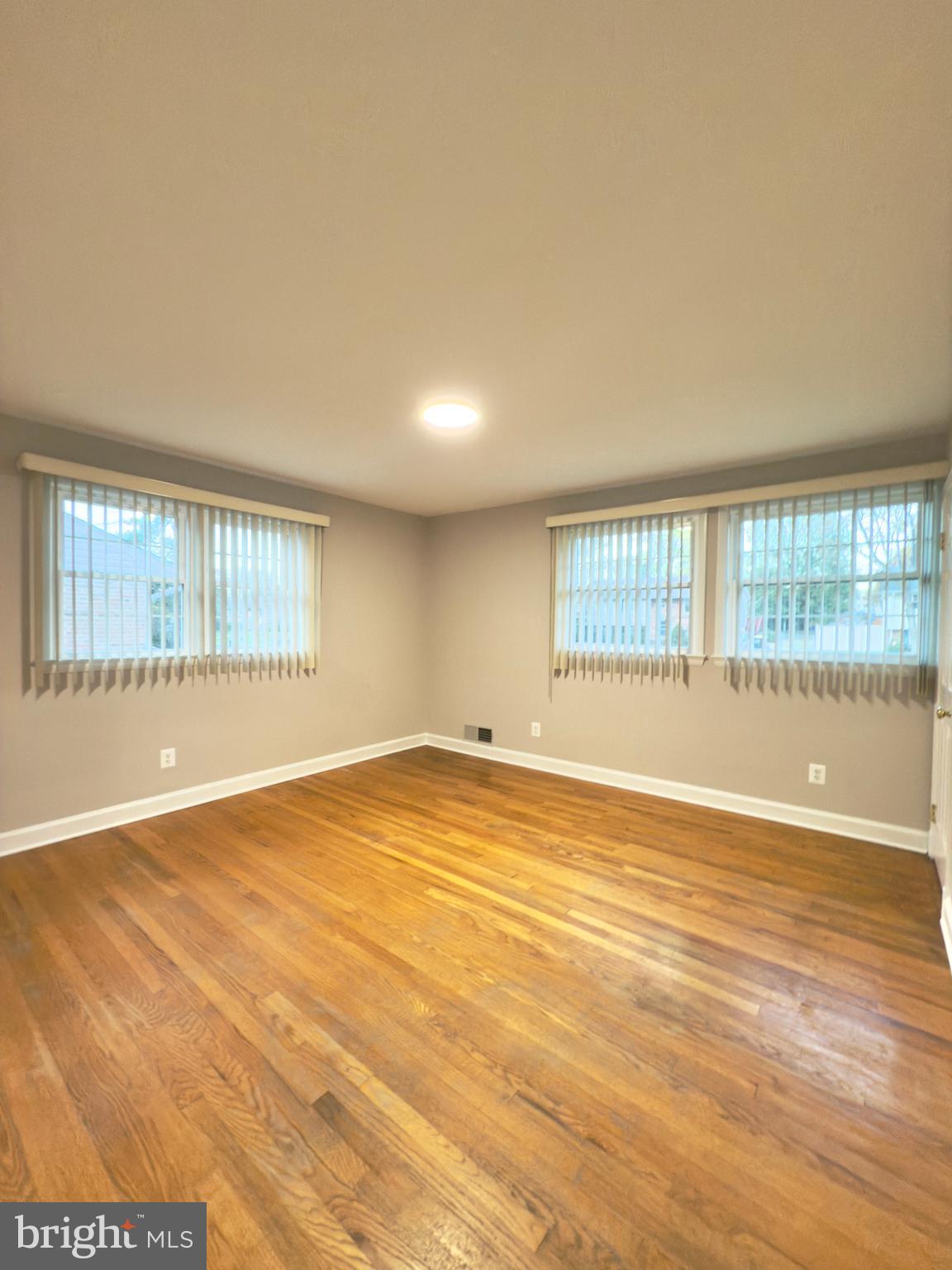 COUNTRY CLUB MANOR - Residential Lease