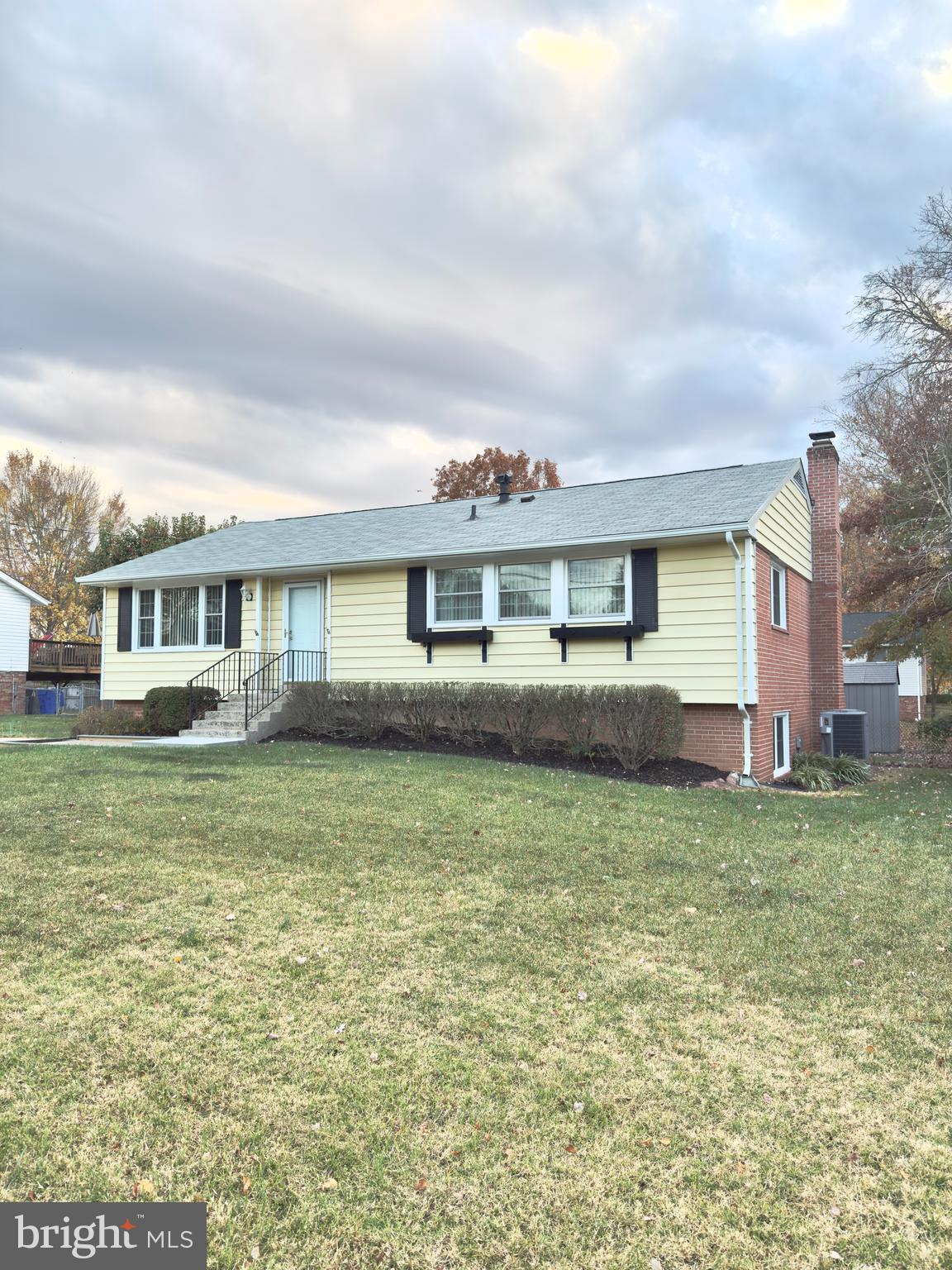 COUNTRY CLUB MANOR - Residential Lease