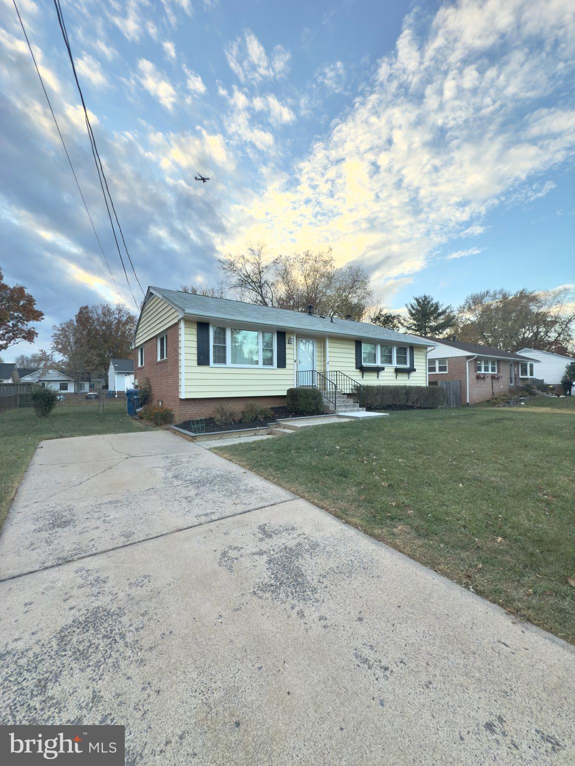 COUNTRY CLUB MANOR - Residential Lease