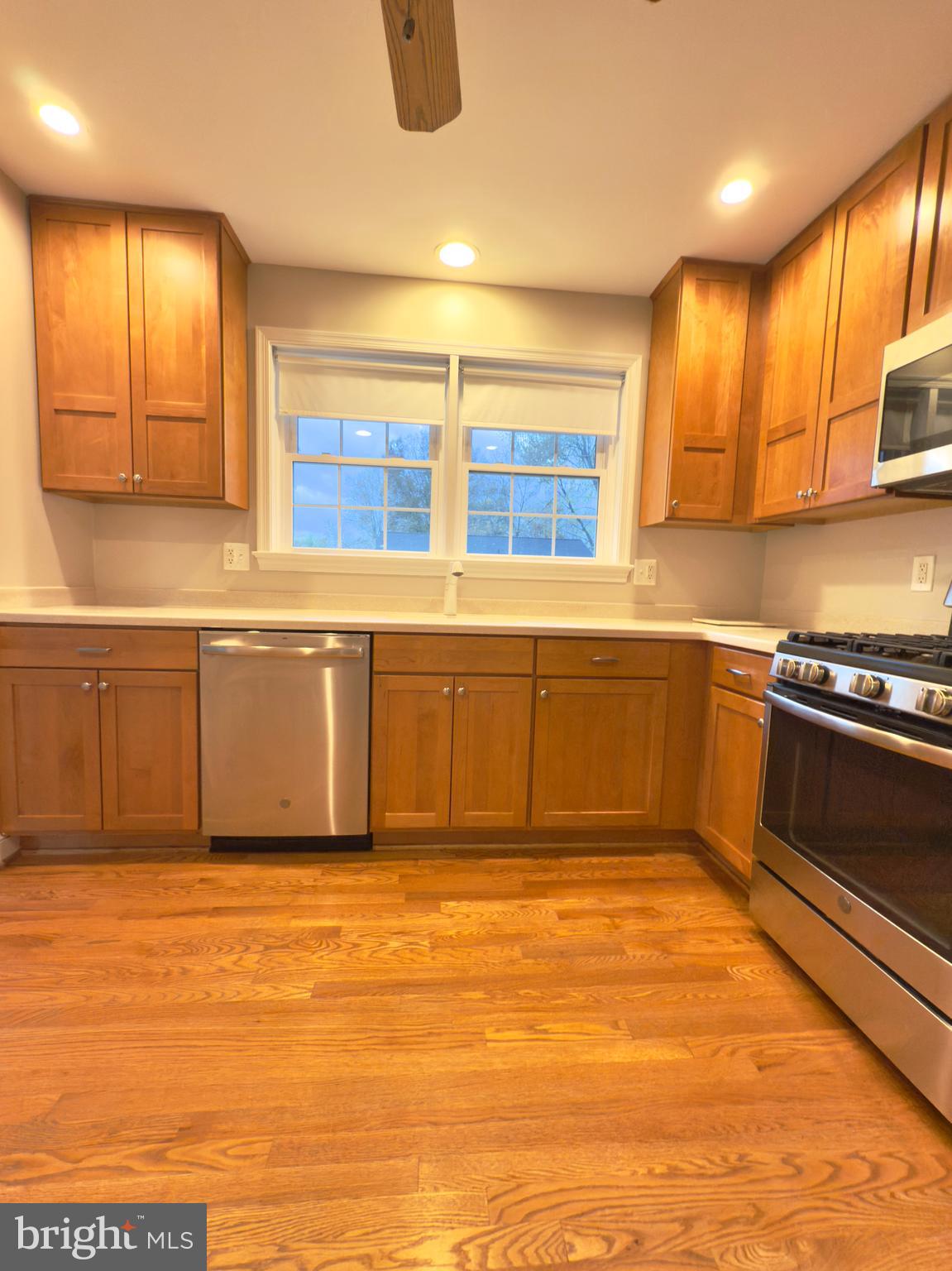 COUNTRY CLUB MANOR - Residential Lease