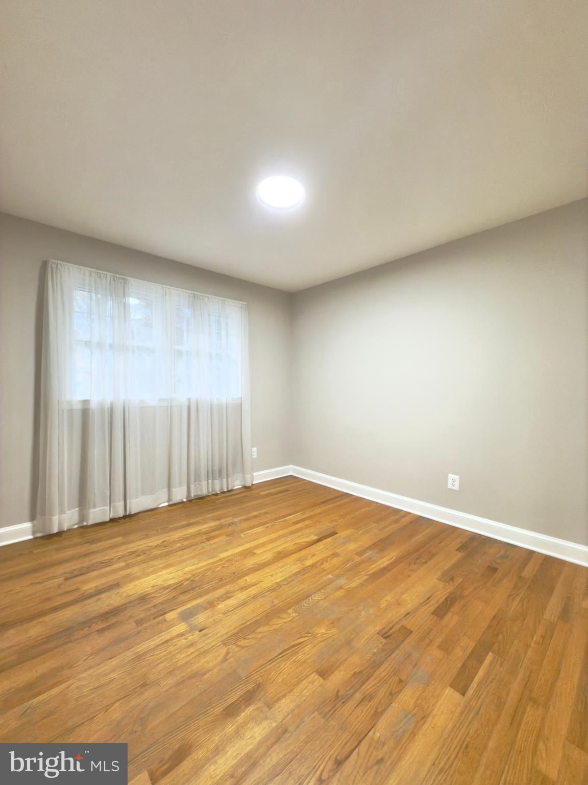 COUNTRY CLUB MANOR - Residential Lease