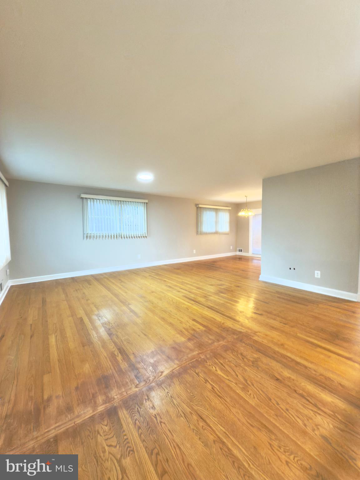 COUNTRY CLUB MANOR - Residential Lease