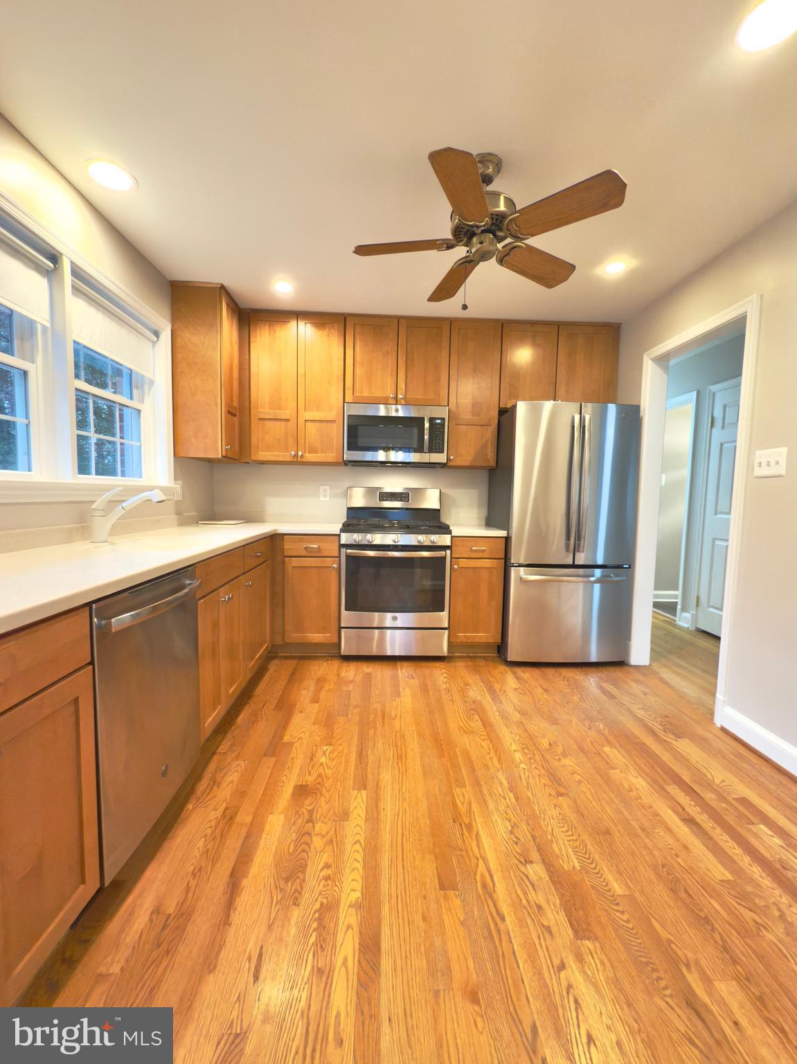 COUNTRY CLUB MANOR - Residential Lease