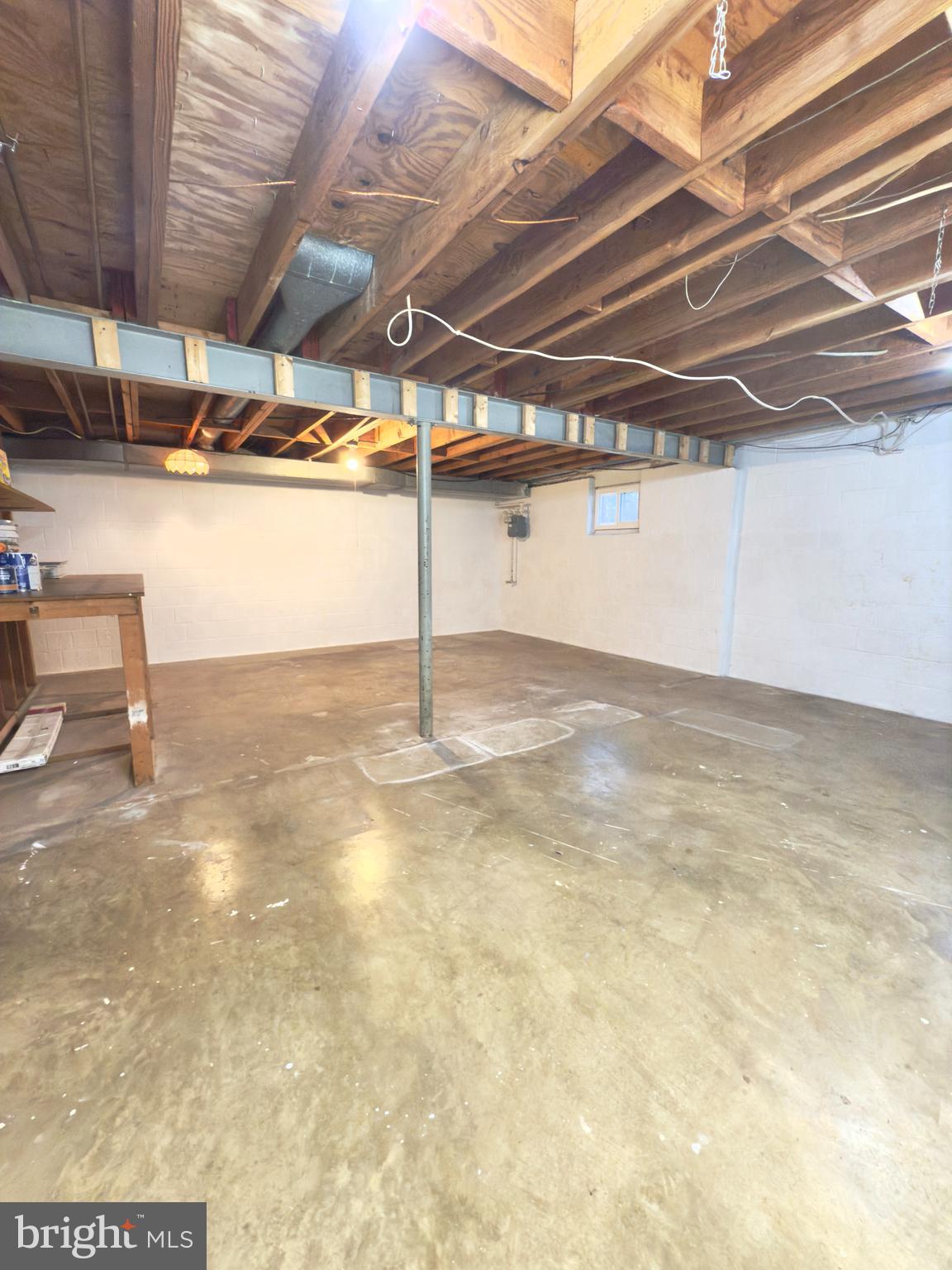 COUNTRY CLUB MANOR - Residential Lease