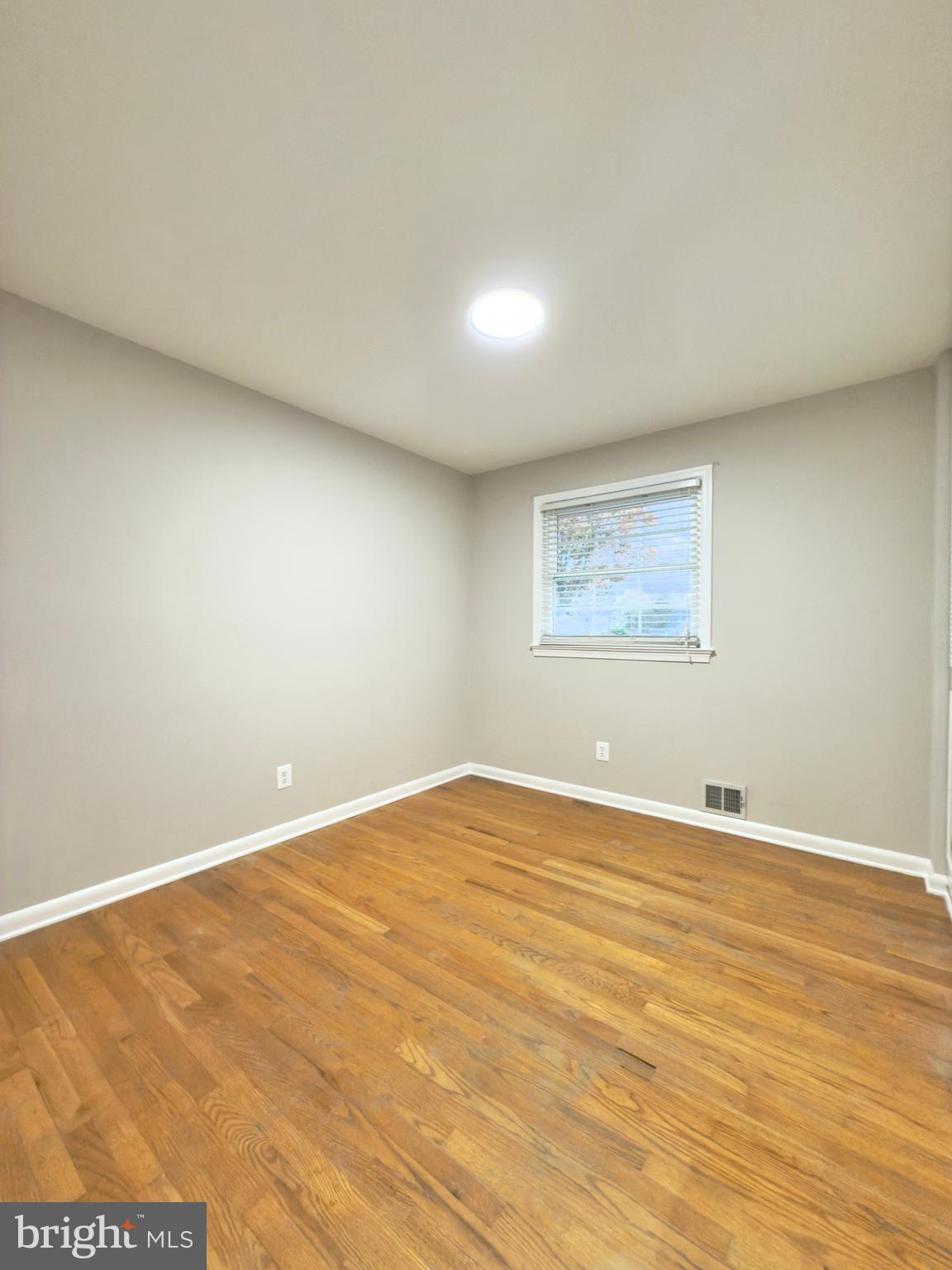 COUNTRY CLUB MANOR - Residential Lease