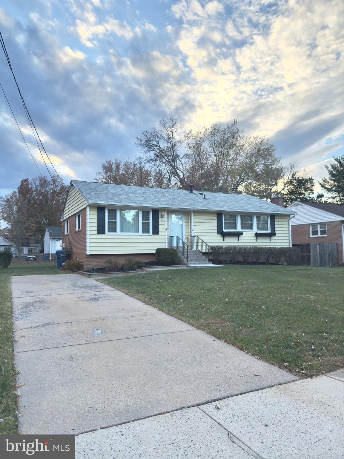 COUNTRY CLUB MANOR - Residential Lease