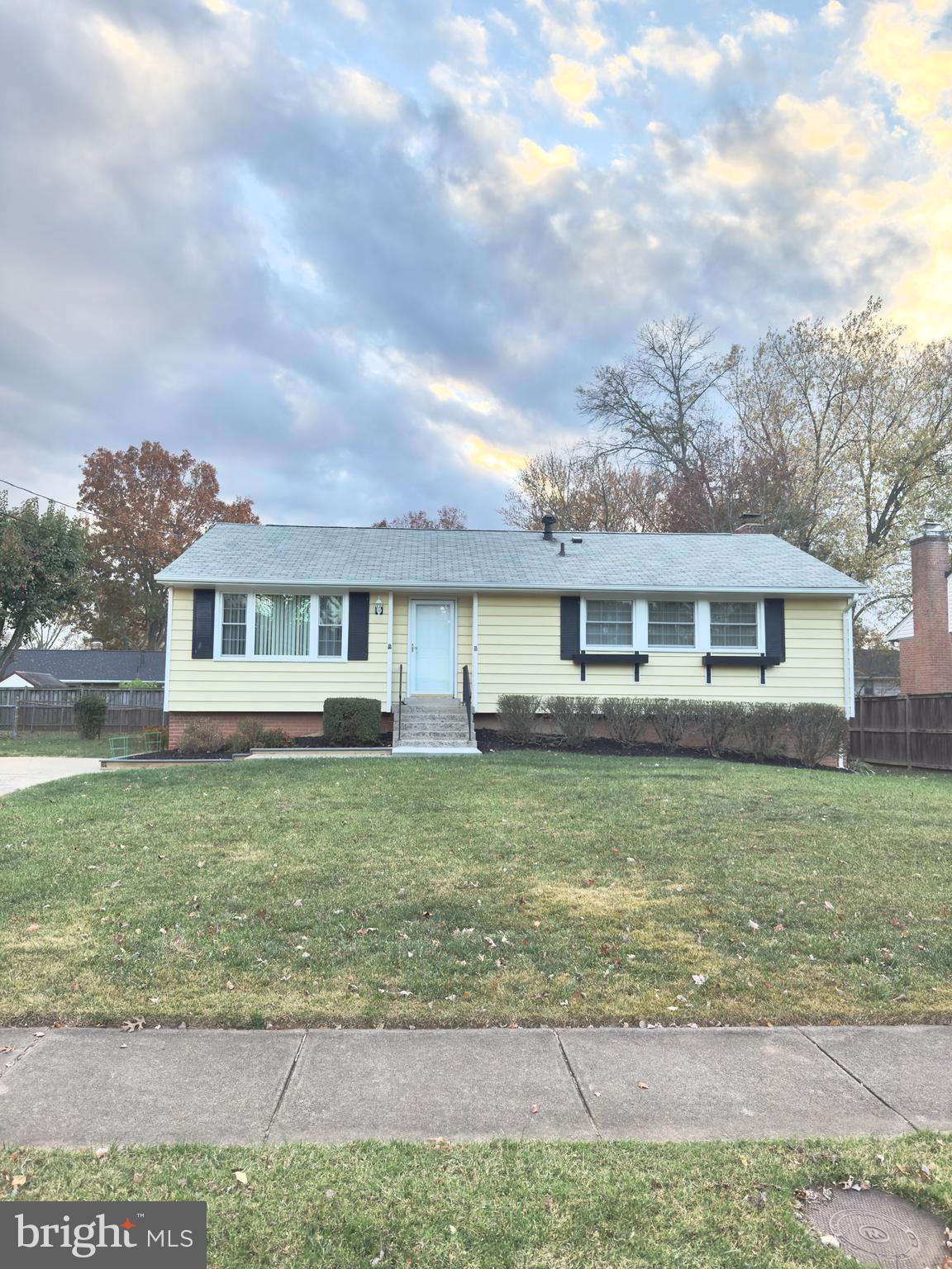 COUNTRY CLUB MANOR - Residential Lease