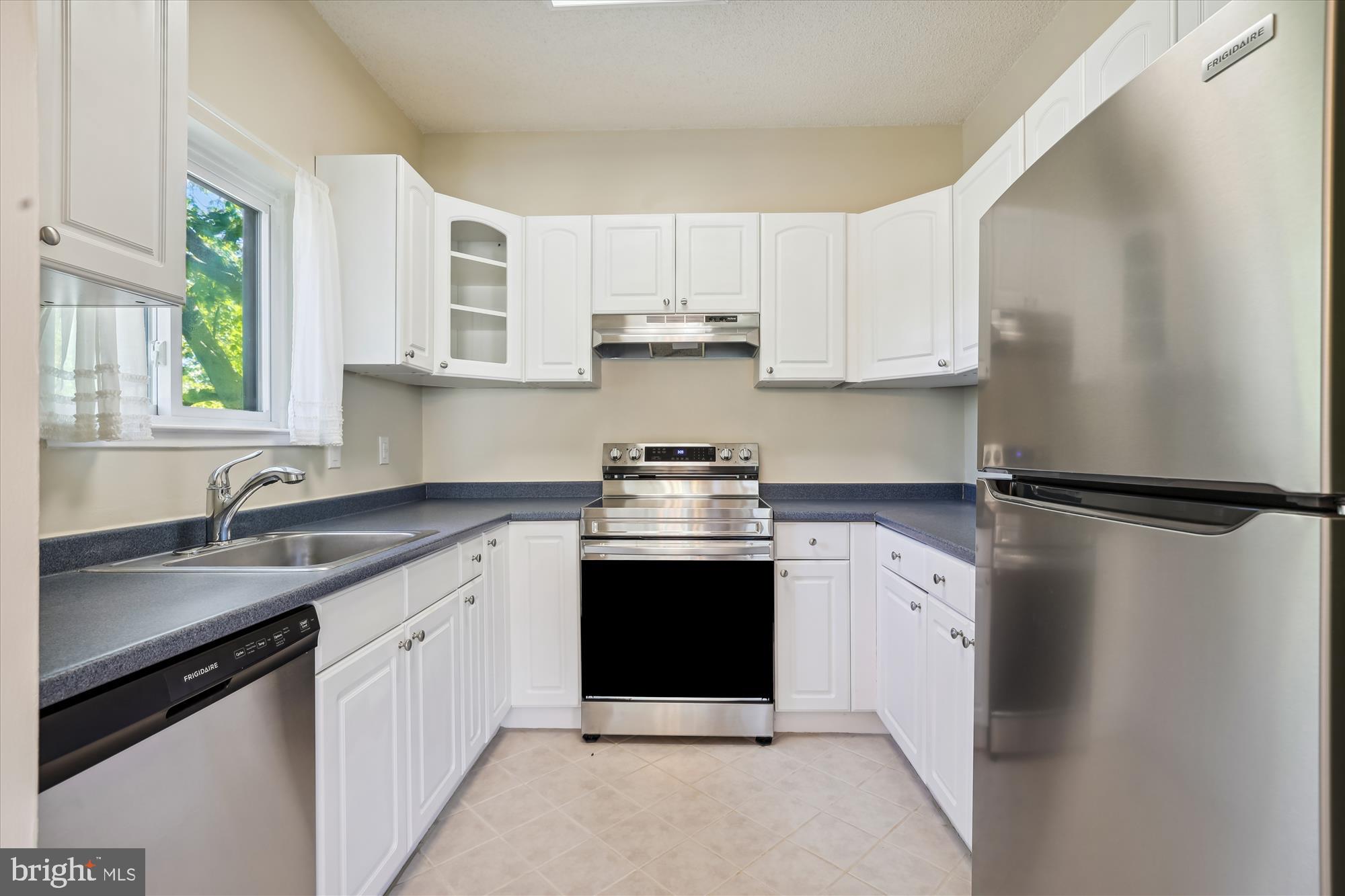 VILLARIDGE - Residential Lease