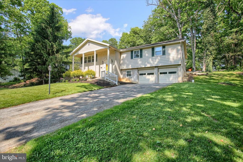 Photo of 25 Hickory Rd, CARLISLE, PA 17015 (MLS # PACB2054252)