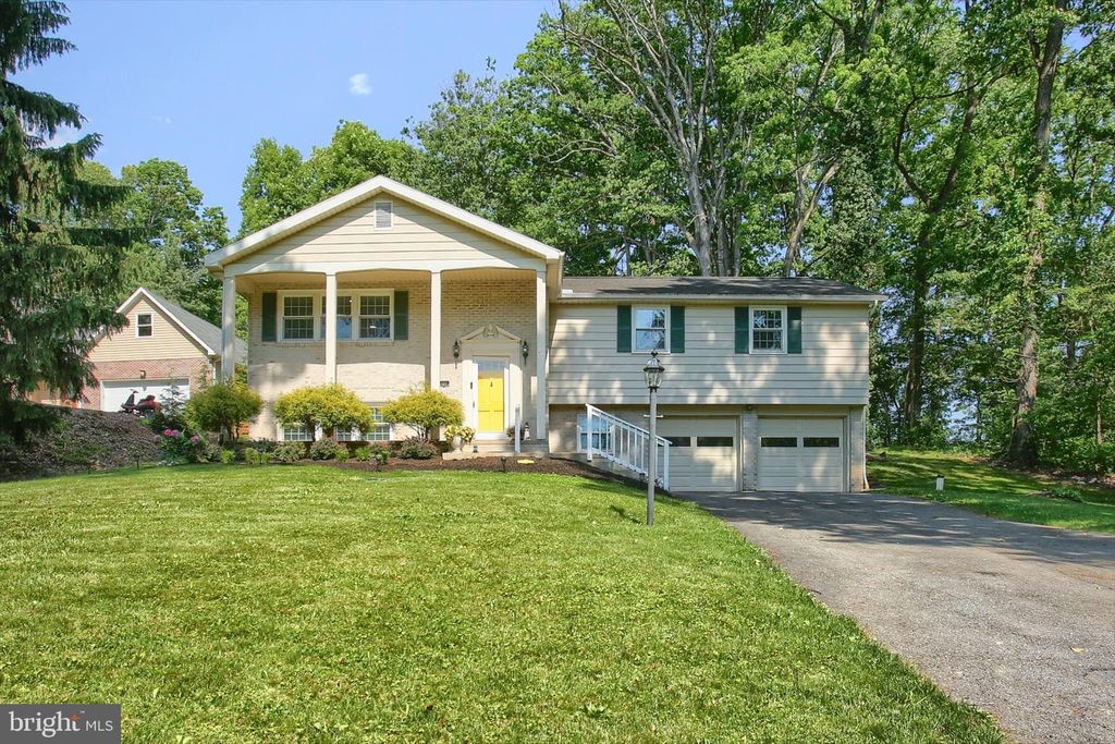 Photo of 25 Hickory Rd, CARLISLE, PA 17015 (MLS # PACB2054252)