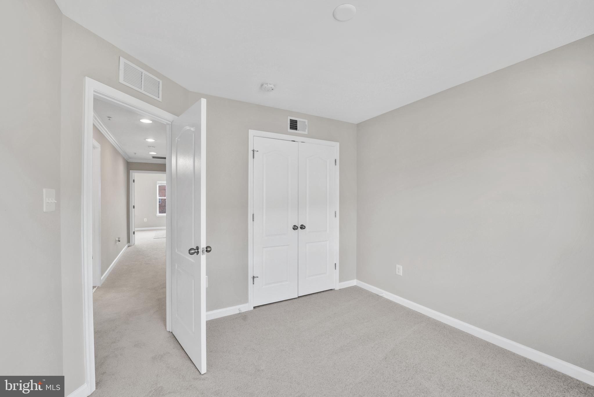 OXFORD SQUARE - Residential