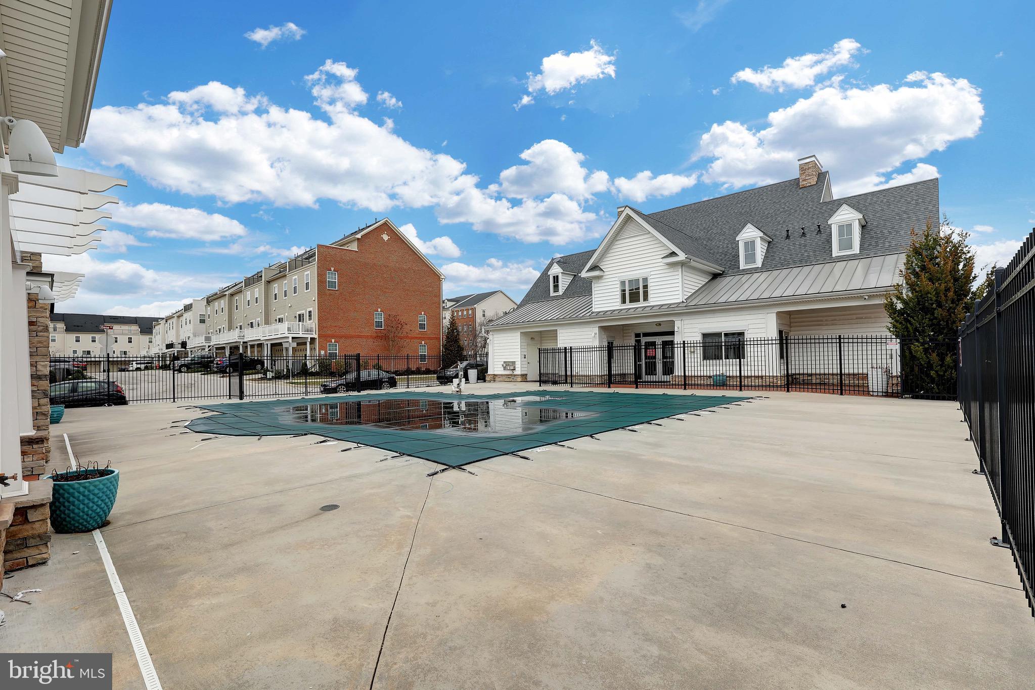 OXFORD SQUARE - Residential