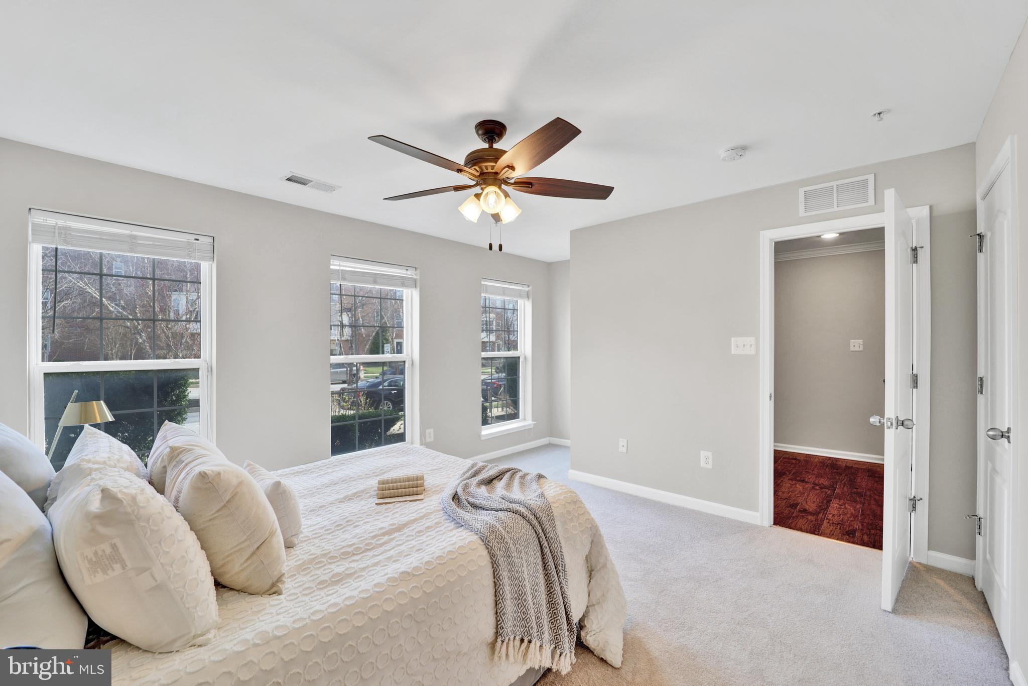 OXFORD SQUARE - Residential