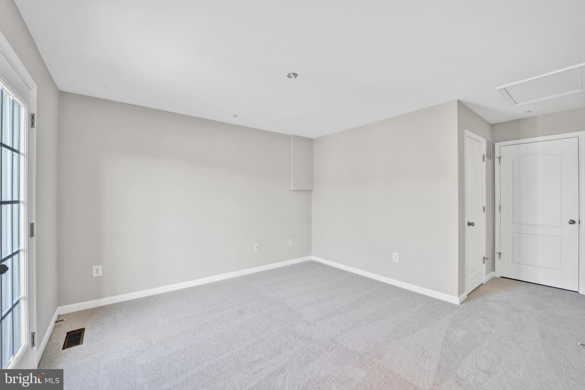 OXFORD SQUARE - Residential