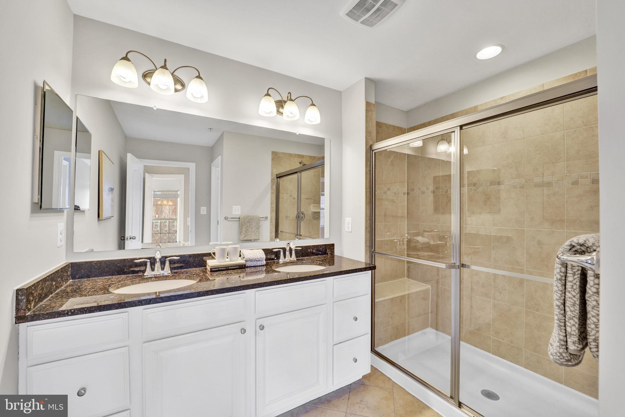 OXFORD SQUARE - Residential