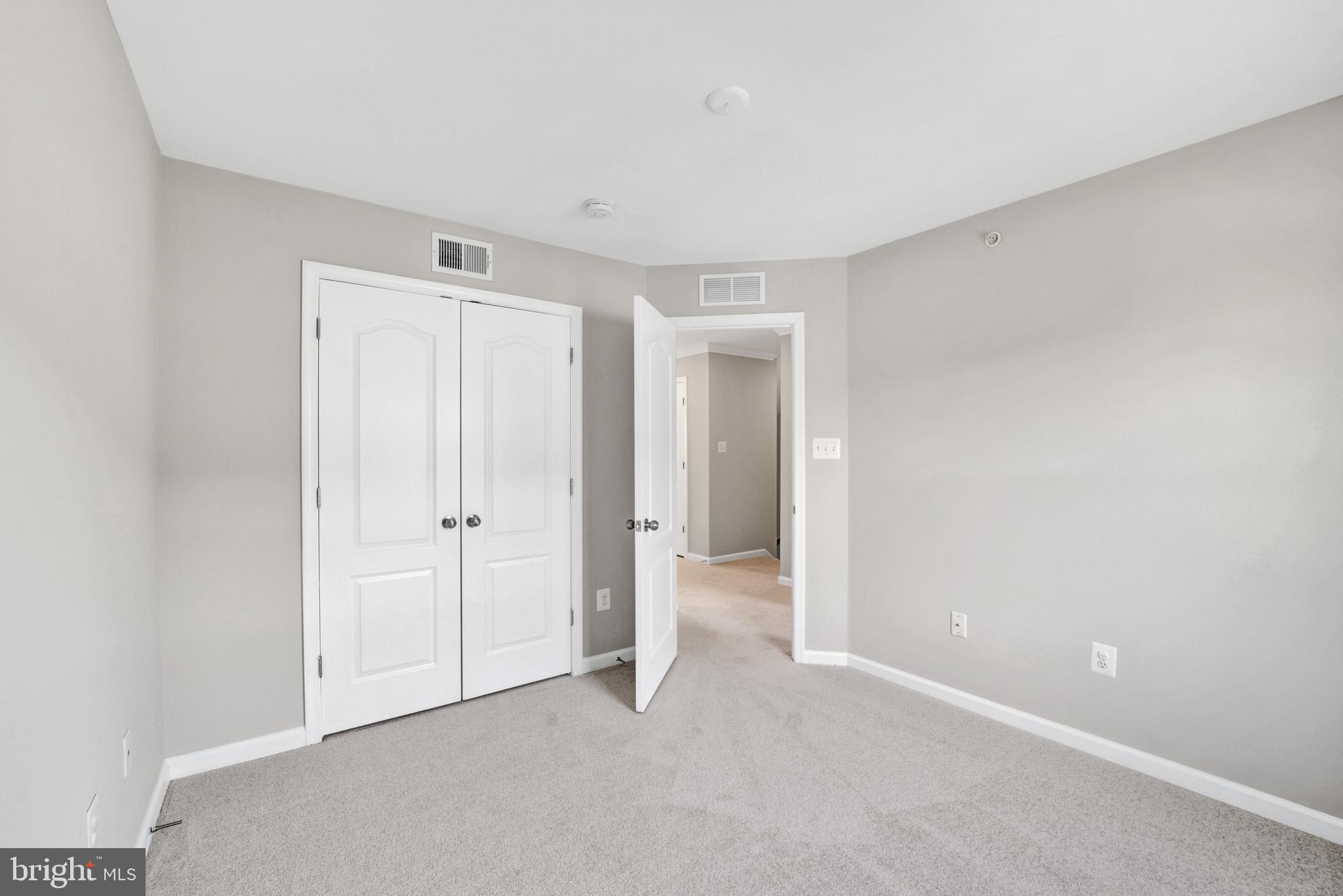 OXFORD SQUARE - Residential