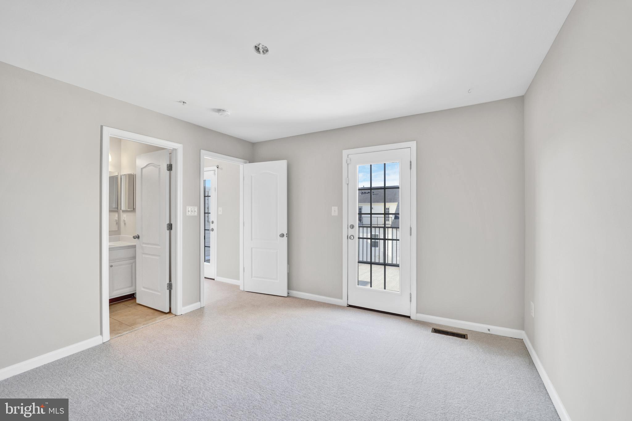 OXFORD SQUARE - Residential