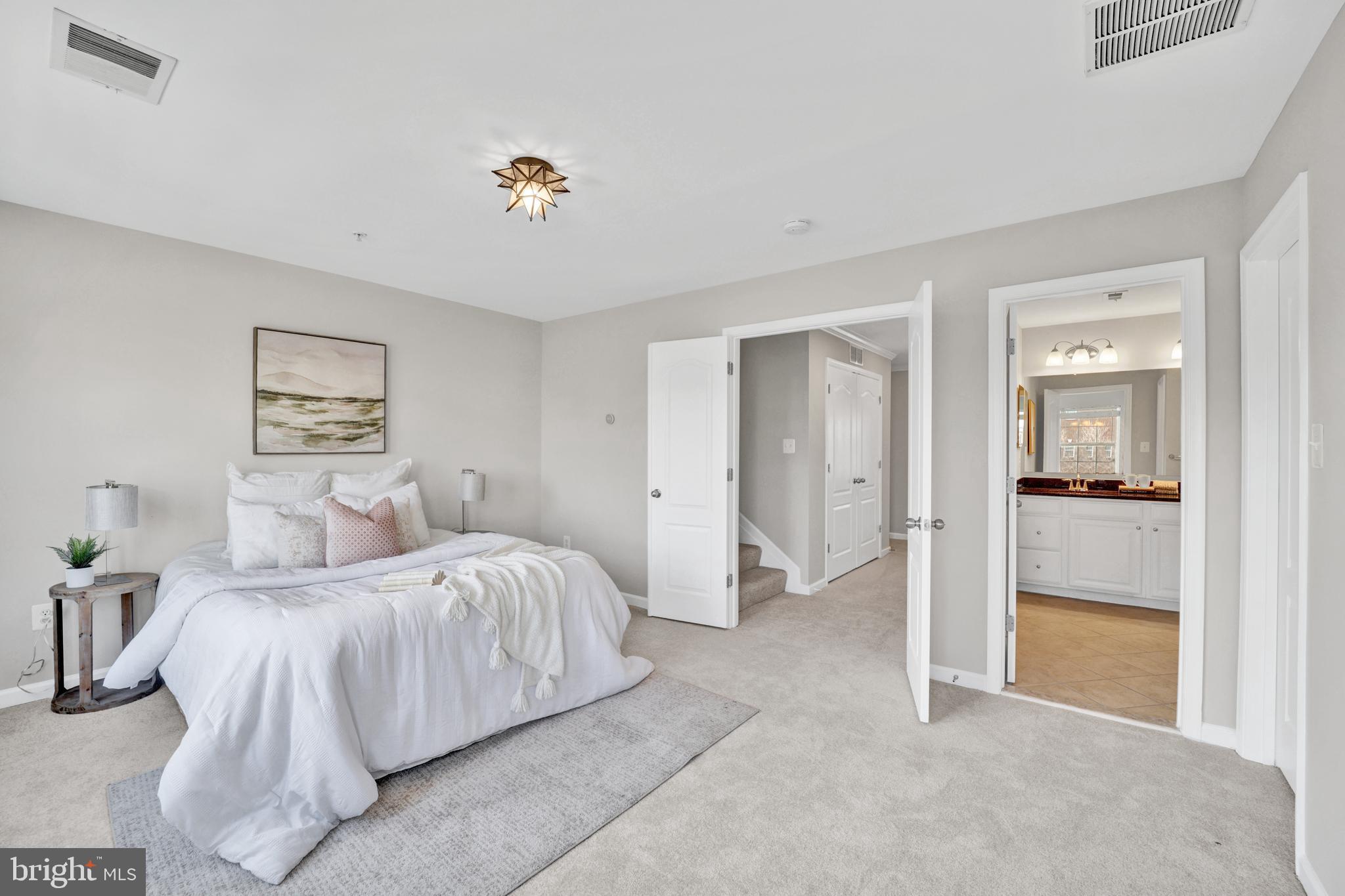 OXFORD SQUARE - Residential