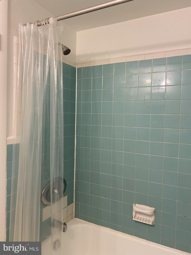 BOLLING BROOK - Residential Lease