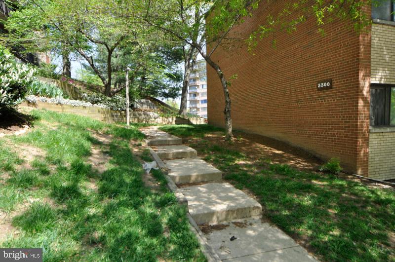 BOLLING BROOK - Residential Lease