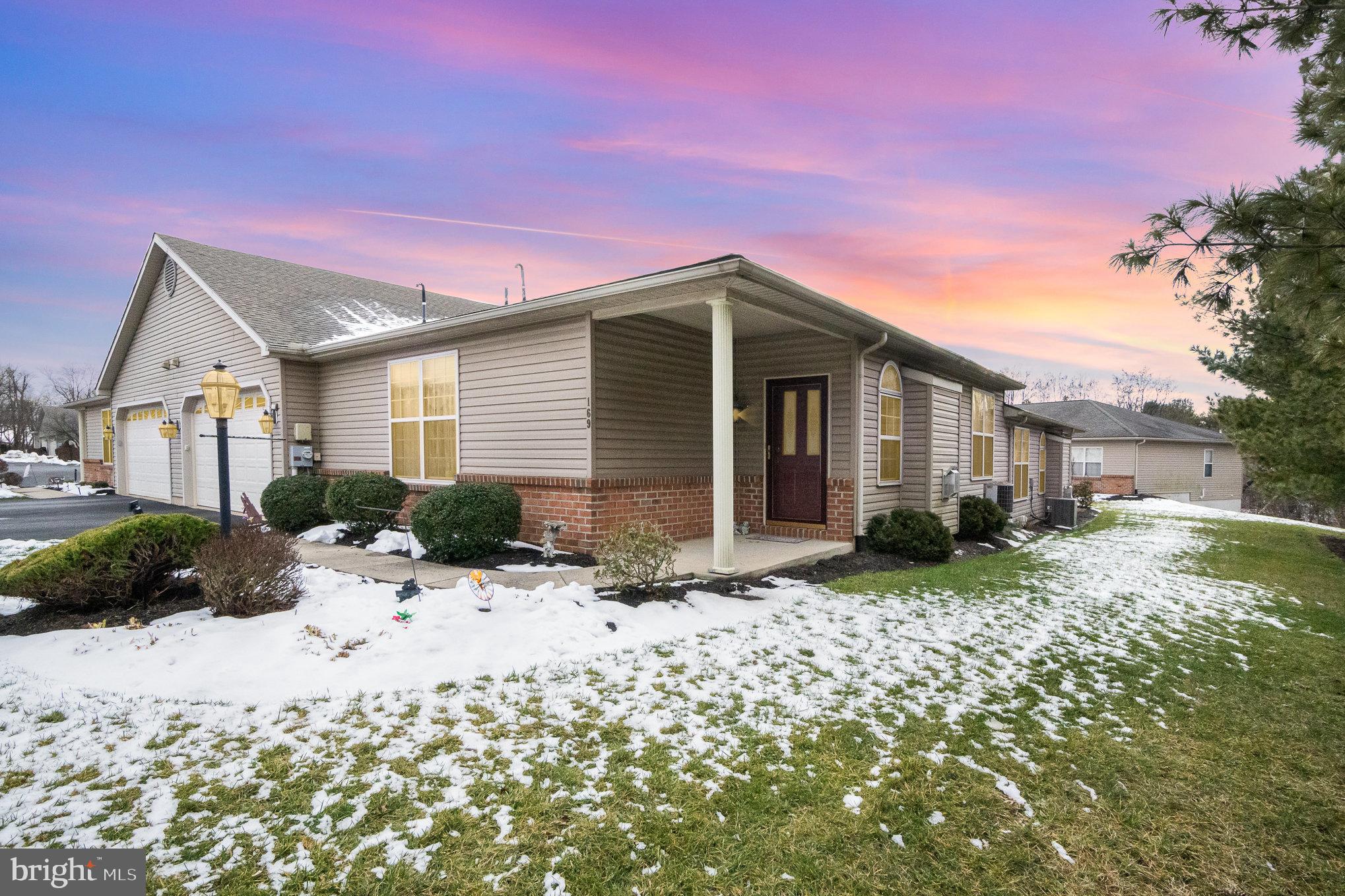MEADOWVIEW VILLAGE - Residential