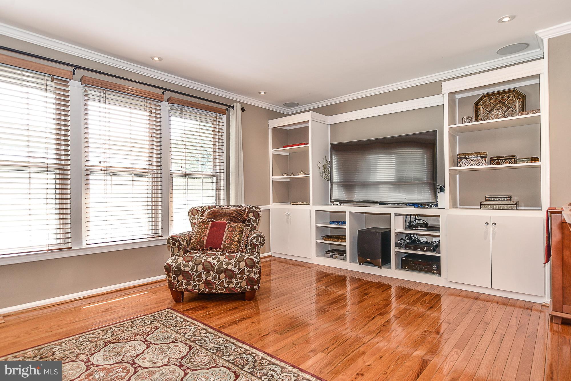 DUNN LORING VILLAGE - Residential