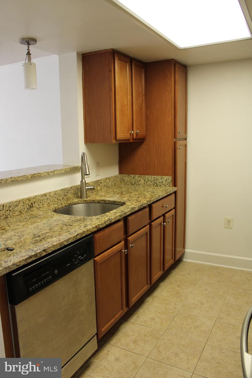 CARLTON HOUSE - Residential Lease