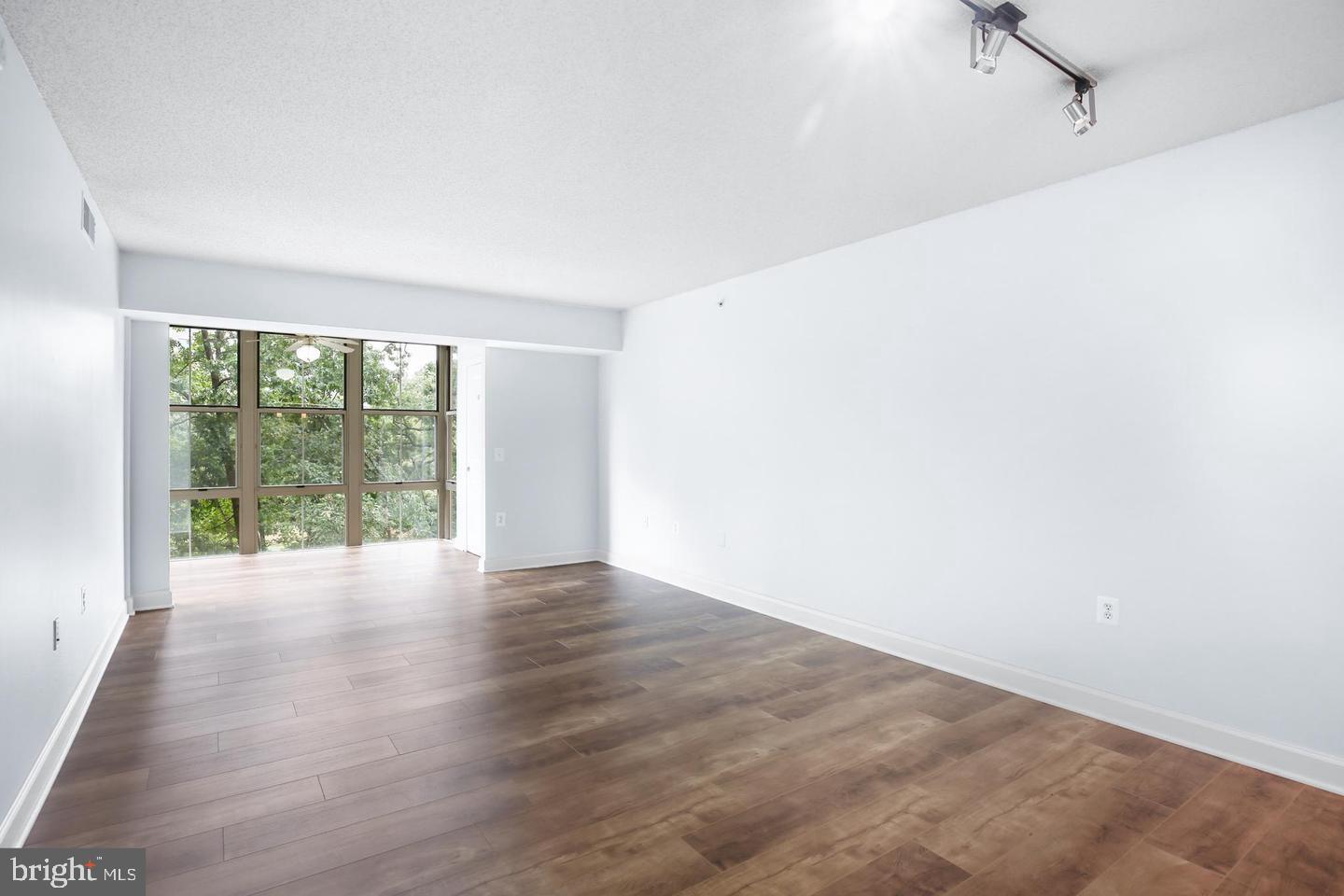 CARLTON HOUSE - Residential Lease