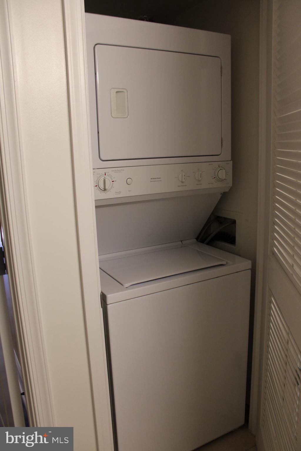 CARLTON HOUSE - Residential Lease