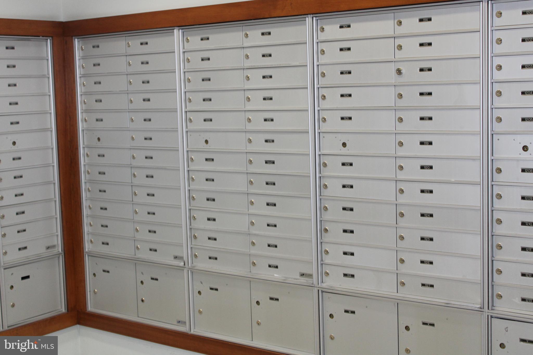 CARLTON HOUSE - Residential Lease