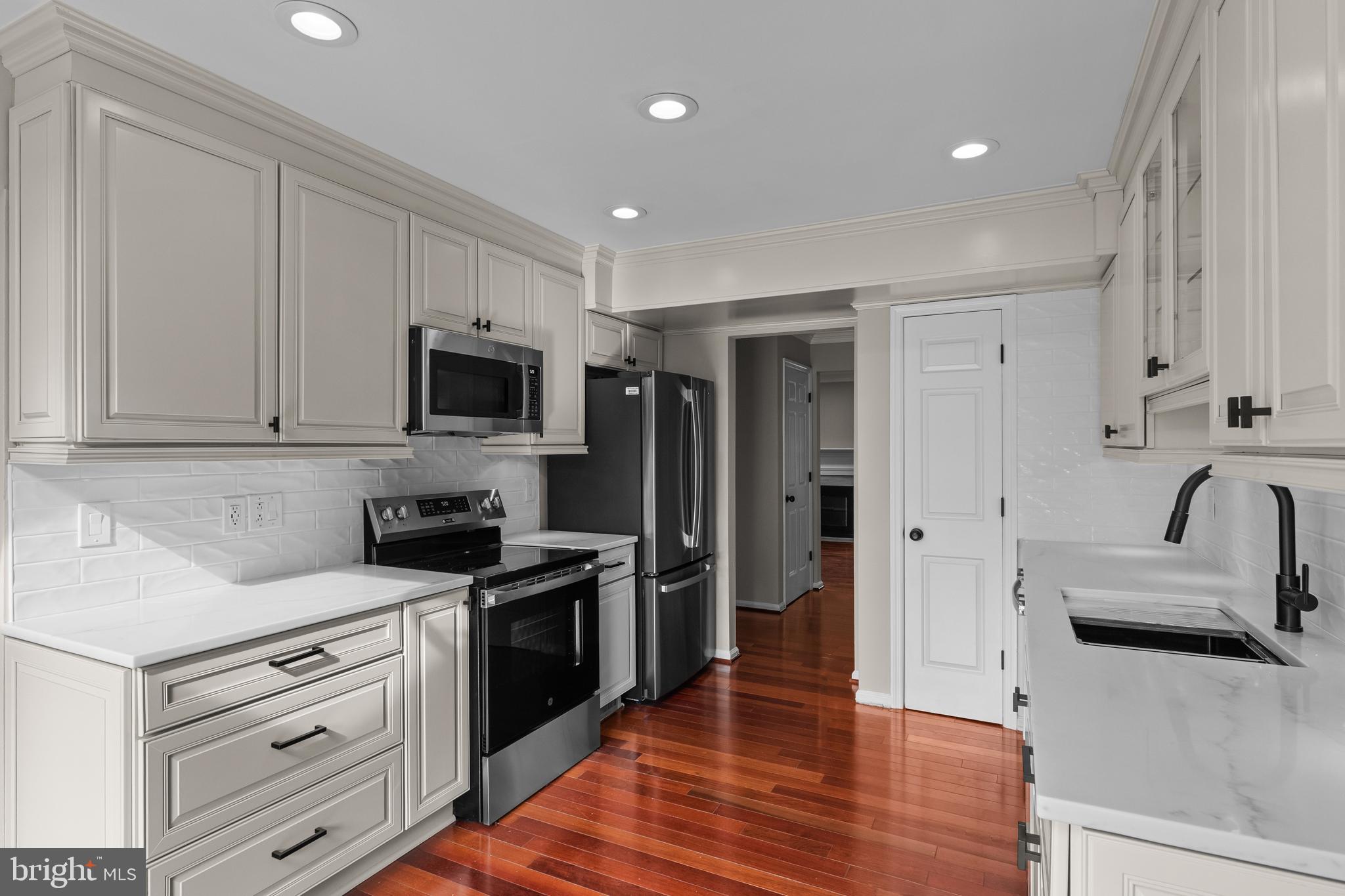 6161 SUMMER PARK LANE